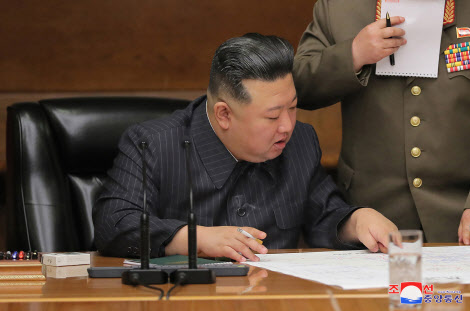 북한은 지난달 10일 김정은 국무위원장 주재로 노동당 중앙군사위원회 확대회의를 열어 ‘전쟁억제력’의 공세적 확대를 위한 방안을 논의했다. (사진=조선중앙통신)