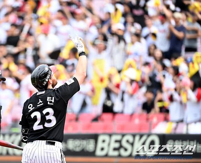 2023 KBO리그 LG 트윈스와 KIA 타이거즈의 경기가 28일 광주KIA챔피언스필드에서 열렸다. 3회초 LG 오스틴이 솔로홈런을 치고 기뻐하고 있다. 광주=허상욱 기자wook@sportschosun.com/2023.05.28/