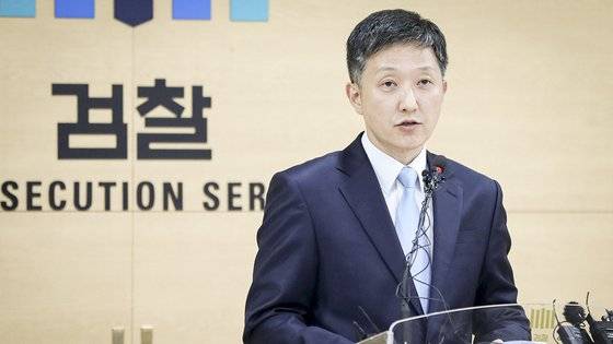 지난달 25일 단성한 서울남부지검 금융증권범죄합동수사단장이 서울 양천구 서울남부지방검찰청에서 암호화폐 '테라' 관련 신현성 전 차이코퍼레이션 총괄대표 불구속 기소 브리핑을 하고 있다. 뉴스1