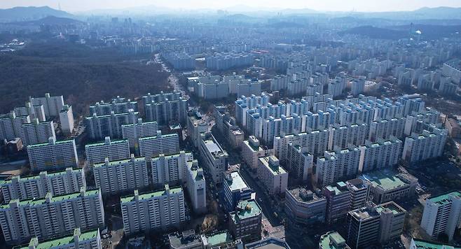 특례보금자리론 효과로 9억원 이하 아파트 거래 비중이 크게 늘었다. 사진은 서울 은평구와 관악구에 이어 6억원 이상에서 9억원 이하 거래가 많은 노원구 일대 아파트 전경. 매경DB