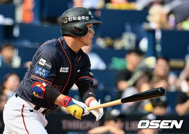 [OSEN=창원, 이석우 기자]한화 이글스 문현빈이 5회초 무사 2,3루 2타점 적시타를 치고 있다. 2023.05.27 / foto0307@osen.co.kr