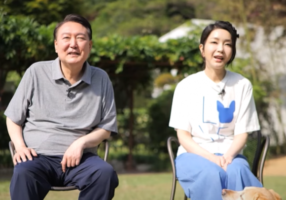 28일 SBS 교양프로그램 ‘TV 동물농장’에 출연한 윤석열 대통령과 김건희 여사. SBS 유튜브