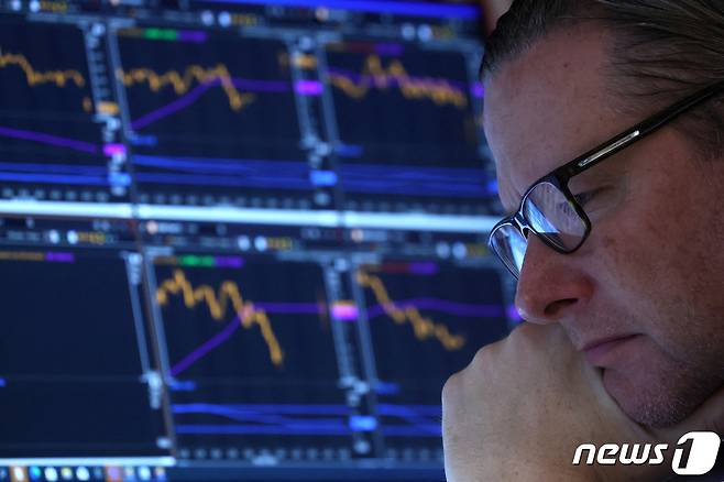 뉴욕증권거래소의 내부 객장 트레이더 ⓒ 로이터=뉴스1