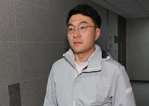 김남국 의원이 지난 14일 오전 국회 의원실로 출근하고 있다. 김 의원은 이날 페이스북에 글을 올려 더불어민주당 탈당을 선언했다. 연합뉴스