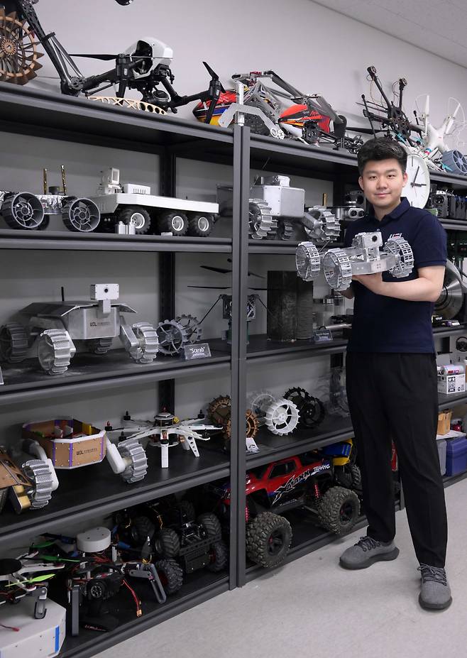 Cho Nam-suk, CEO of Unmanned Exploration Laboratory, presents a lunar rover prototype at the startup's office in Seoul during an interview with The Korea Herald on May 22. (Lee Sang-sub/The Korea Herald)