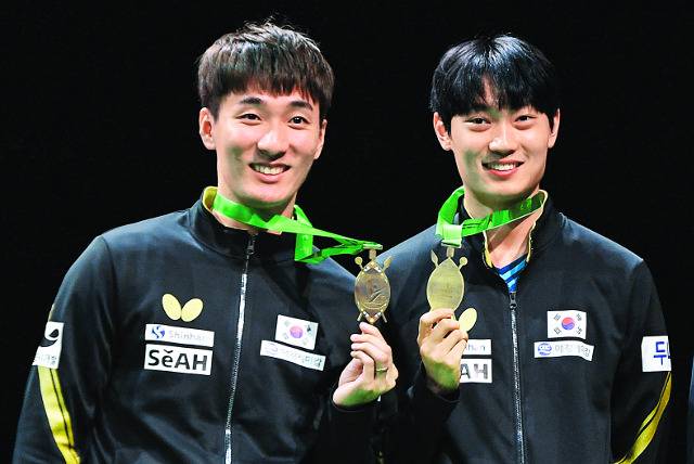 남자복식에서 동메달을 딴 이상수와 조대성. 신화연합뉴스