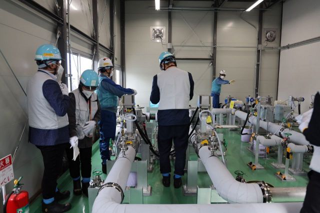 한국 정부의 후쿠시마 오염수 전문가 시찰단이 지난 24일 후쿠시마 제1원자력발전소 현장 시찰을 하고 있다. 연합뉴스