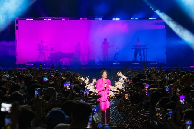 영국의 싱어송라이터 미카가 지난 26일 서울 송파구 올림픽공원 일대에서 열린 서울 재즈 페스티벌에서 공연하고 있다. 프라이빗커브 제공
