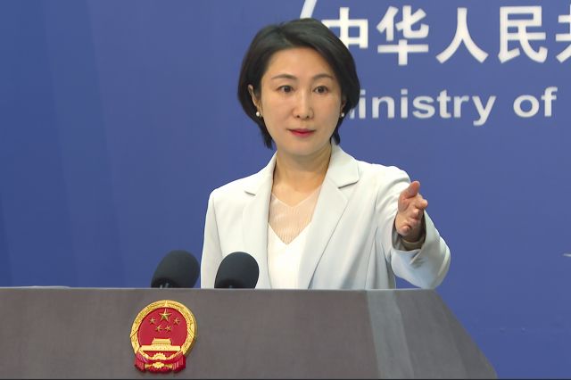마오닝 중국 외교부 대변인이 지난 24일 베이징 외교부 청사에서 기자회견을 하고 있다. AP연합뉴스