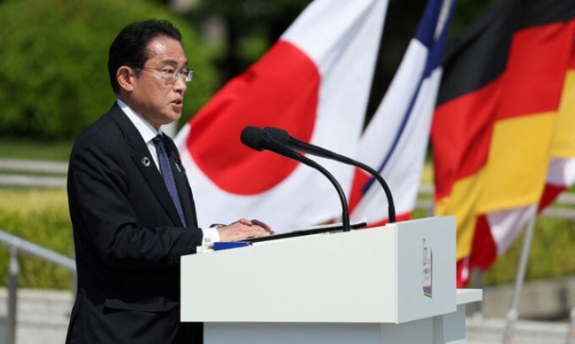 기시다 후미오 일본 총리가 주요 7개국(G7) 정상회의 폐막일인 지난 21일 히로시마 평화 기념공원에서 연설하고 있다. 히로시마=AFP연합