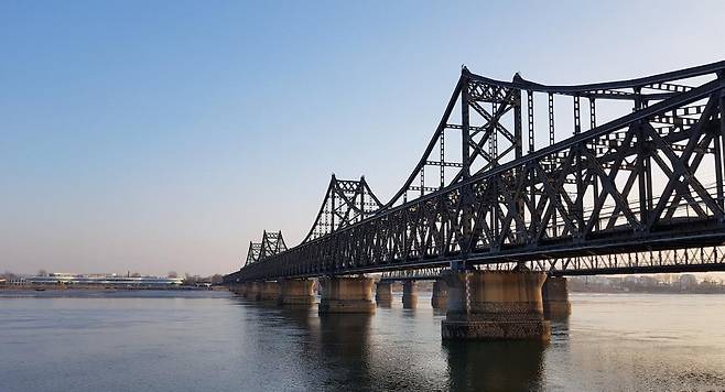 2021년 랴오닝성 단둥의 북중 국경 다리가 텅 빈 모습  [연합뉴스 자료사진]  bscha@yna.co.kr