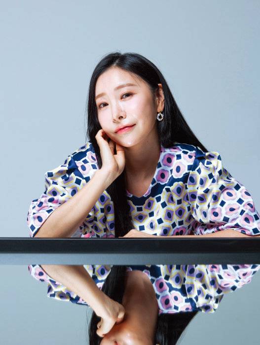 허찬미는 여러 우여곡절을 겪은 과거를 마주하면서도 웃음을 잃지 않았다.