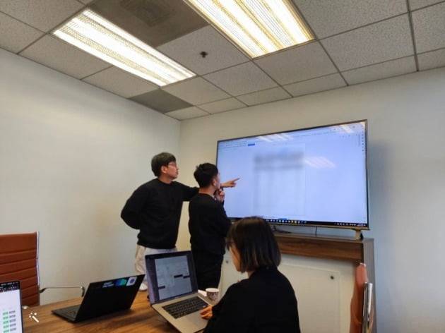 미국 사무실에서 일하는 이동익 대표