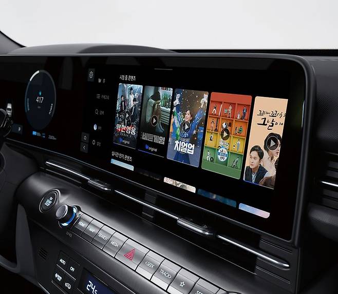 오는 6월부터 현대차·기아 최신 차량에서 온라인 동영상 서비스(OTT)를 감상할 수 있게 된다. /현대차그룹