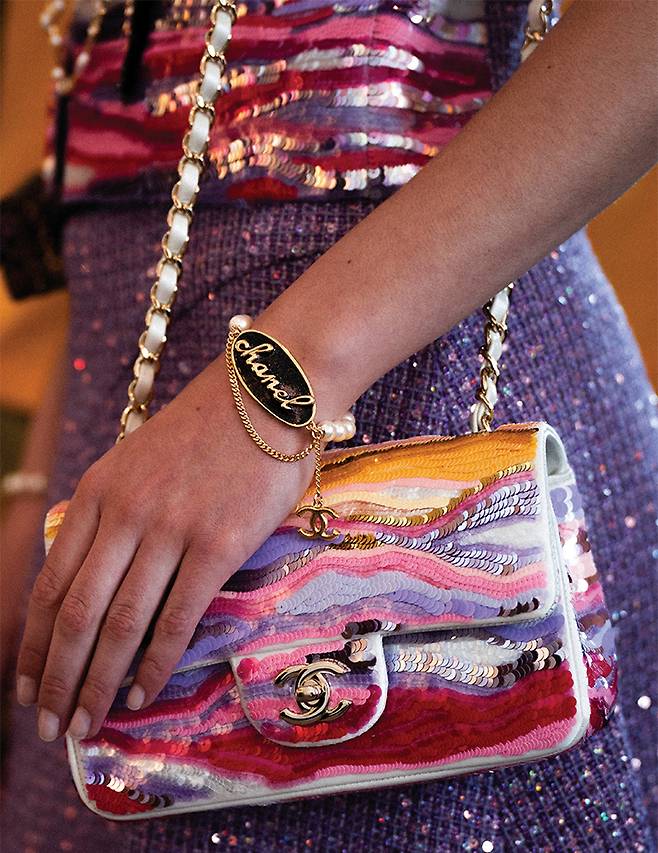 로스앤젤레스의 석양을 표현한 시퀸 백.