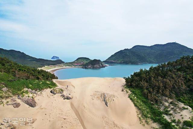 우이도 풍성사구는 한때 모래썰매를 즐기는 곳이었지만 지금은 훼손을 방지하기 위해 출입을 금하고 있다.