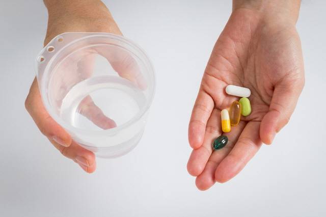 비타민D와 칼슘 보충제를 혼합복용하면 전체 사망발생위험을 낮출 수 있다는 연구 결과가 나왔다./사진=클립아트코리아