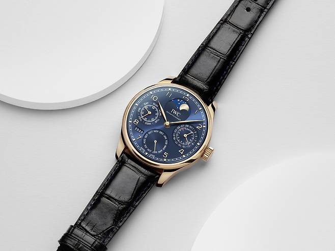 IWC가 올해 새롭게 내놓은 포르투기저 퍼페추얼 캘린더 부티크 에디션 IW503312. 사진 IWC