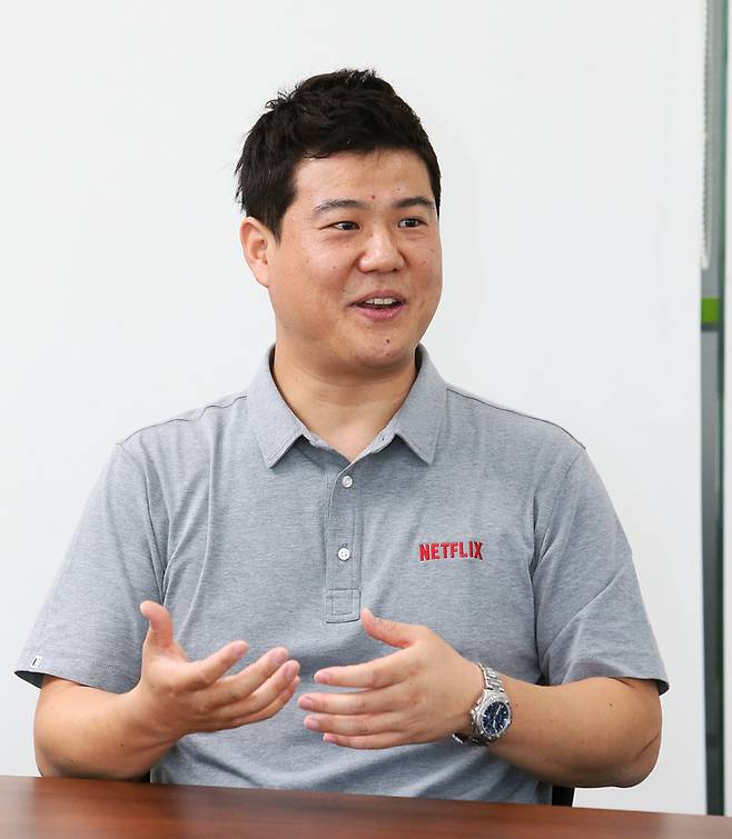 [서울=뉴시스] 이성규 넷플릭스 한국 및 동남아시아·대만 프로덕션 총괄 시니어 디렉터가 31일 서울 종로구 성균관대에서 열린 'N 프로덕션 스토리'에서 기자들과 인터뷰하고 있다. (사진=넷플릭스 제공) *재판매 및 DB 금지