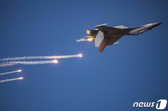 대만 방공식별구역(ADIZ)에 17일 진입한 중국 전투기 J-16. ⓒ AFP=뉴스1 ⓒ News1 원태성 기자