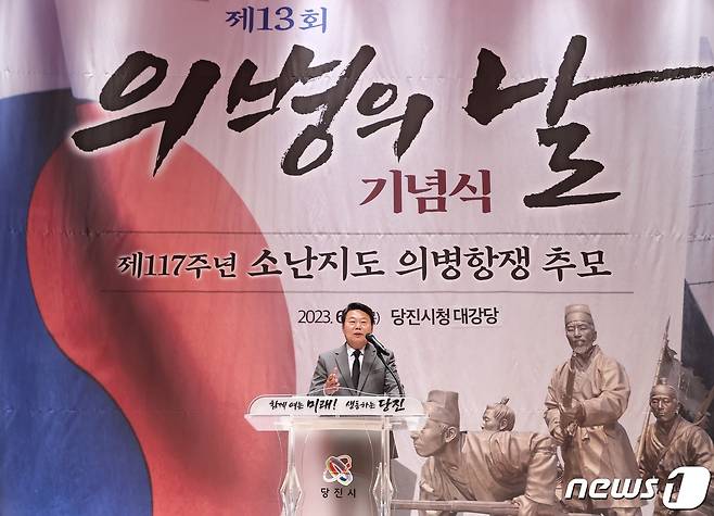 당진시 제13회 의병의 날 기념식에서 추모사를 하고 있는 오성환 당진시장(당진시 제공)