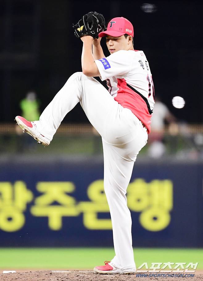 차분하고 힘찬 와인드업. KIA 황동하.