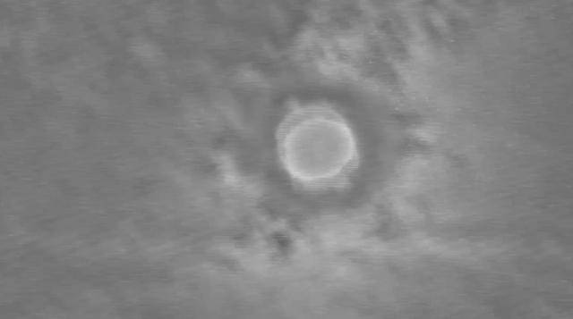 지난달 30일 서해 중부 해역에서 발사된 L-SAM 장거리지대공미사일이 서해 남부 무인도에서 발사된 표적탄을 명중시켜 공중에서 폭발하고 있다. 국방과학연구소가 적외선카메라로 요격 장면을 담았다. 국방부 제공