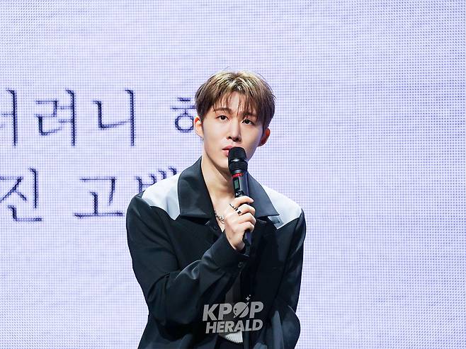 Rapper-songwriter B.I speaks during a press conference about his second LP "To Die For" held in Seoul on Thursday. (Kim Dong-joo/The Korea Herald)