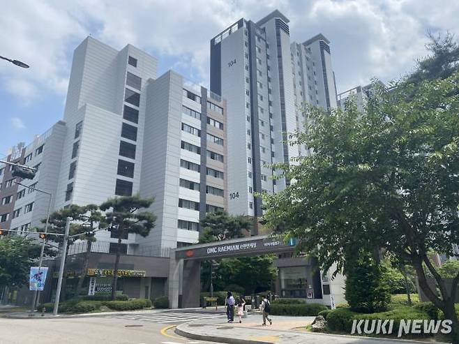 DMC래미안e편한세상 아파트 전경. 사진=송금종 기자&nbsp;