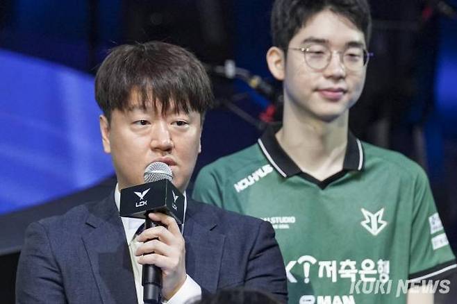 최우범 BRO 감독이 1일 오후 서울 종로구 그랑서울 롤파크에서 열린 '2023 LCK 서머 개막 미디어데이'에 참석해 취재진 질문에 답하고 있다.