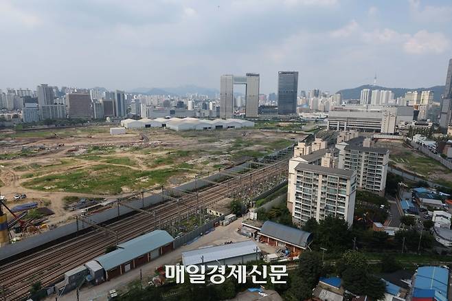 용산정비창 부지에는 6000가구 공공분양이 나올 예정입니다. 사진은 용산정비창 부지 전경. <한주형 기자>