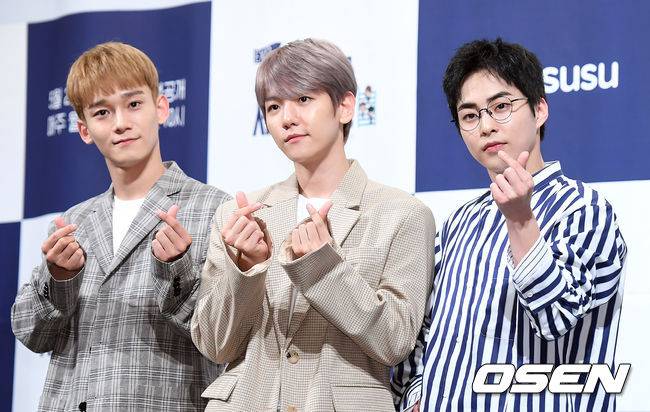 [OSEN=곽영래 기자] 엑소 첸, 백현, 시우민이 29일 오후 서울 논현동 임피리얼 팰리스 서울에서 열린 '엑소의 사다리 타고 세계여행-첸백시 일본편' 제작발표회에 참석해 포토타임을 갖고 있다. / youngrae@osen.co.kr