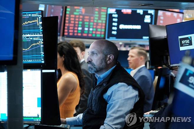 NYSE 입회장에서 일하는 트레이더의 모습 [연합뉴스 자료사진]