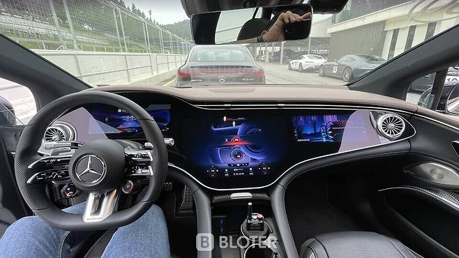 벤츠 EQE AMG와 EQS AMG 모두 MBUX 하이퍼스크린 대시보드 디자인이 적용된다 (사진=조재환 기자)