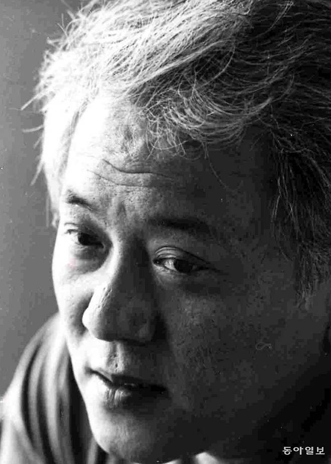 작가로 활동하던 시절의 김한길 국민통합위원장. 동아일보DB