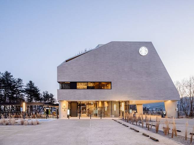 스타벅스 더북한강R점 외관. 스타벅스 코리아 제공