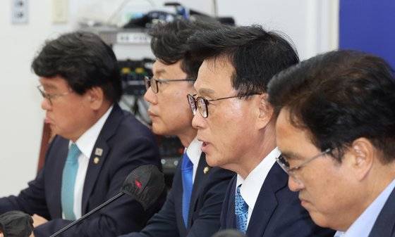 더불어민주당 박광온 원내대표가 2일 오전 서울 여의도 국회에서 열린 '건설노동자 탄압 및 과잉수사 대응 TF 제1차 전체회의'에서 발언하고 있다. 연합뉴스
