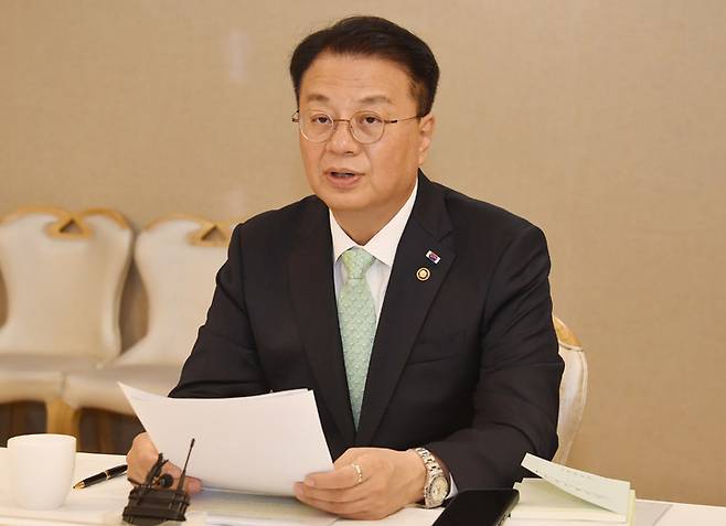 [세종=뉴시스] 방기선 기획재정부 차관이 2일 서울 종로구 정부서울청사에서 '제25차 비상경제차관회의'를 주재, 모두발언을 하고 있다. (사진=기재부 제공) *재판매 및 DB 금지