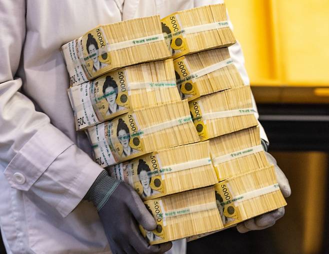 주택담보대출이 늘면서 5월 말 기준 5대 은행의 가계대출 잔액이 1년5개월 만에 상승세로 돌아섰다. ⓒ연합뉴스