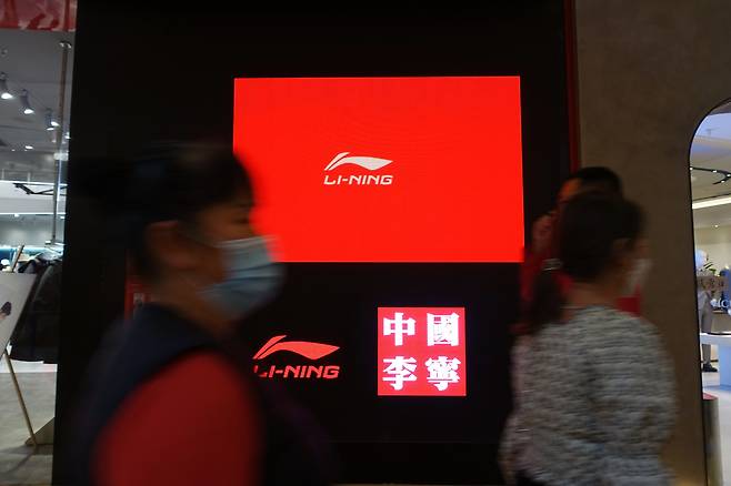 중국 체조 금메달리스트 리닝이 설립한 스포츠웨어 브랜드 리닝. 리닝은 브랜드 정체성으로 '중국'을 강조해 중국 젊은 층 사이에 큰 인기를 얻고 있다. /김남희 특파원