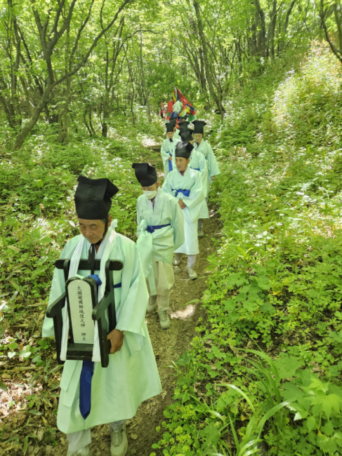 ▲ 천년축제 강릉단오제의 핵심 지정문화재 행사인 ‘대관령 산신제 및 국사성황제’가 3일 산신각과 성황사에서 각각 거행됐다.