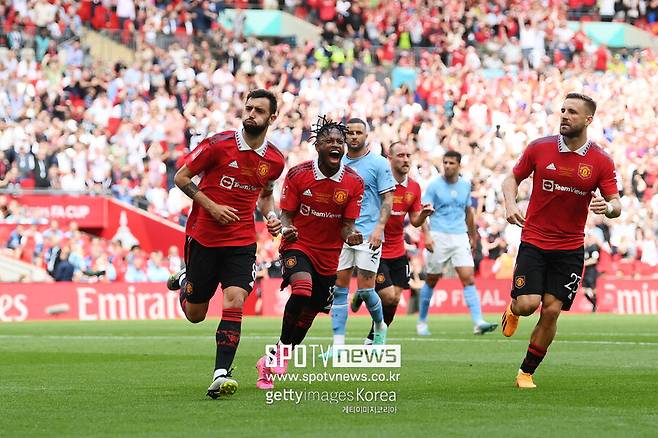 ▲ 페르난데스가 동점골을 넣고 세리머니를 하고 있다