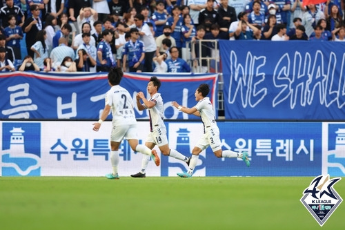 수원FC 윤빛가람의 골 세리머니 [한국프로축구연맹 제공. 재판매 및 DB 금지]