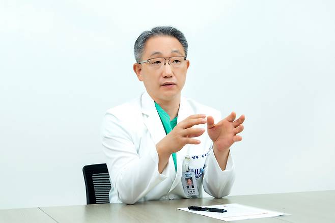 서울대 의대 산부인과 김재원 교수가 서울 혜화동 서울대병원에서 조선비즈와 인터뷰하고 있다./김명지 기자