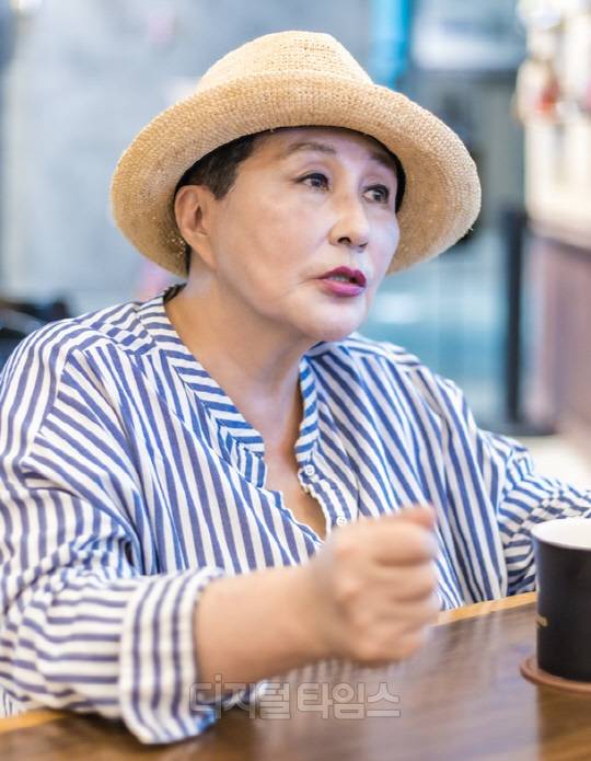 디지털타임스는 4일 전여옥 전 국회의원과 암 투병 이후의 근황 그리고 여러 정치현안들과 관련해 단독 인터뷰를 진행했다. <디지털타임스 박동욱기자 fufus@>