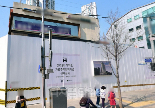 서울 강남구 대치선경3차 현장에 현대건설의 디에이치 브랜드 안내가 붙어있는 올해 4월 모습. 5월 말에는 이 안내가 완전히 제거됐다. 출처 네이버지도 로드뷰