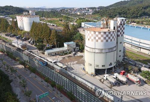 서울시내 한 시멘트 공장 모습. 사진 연합뉴스