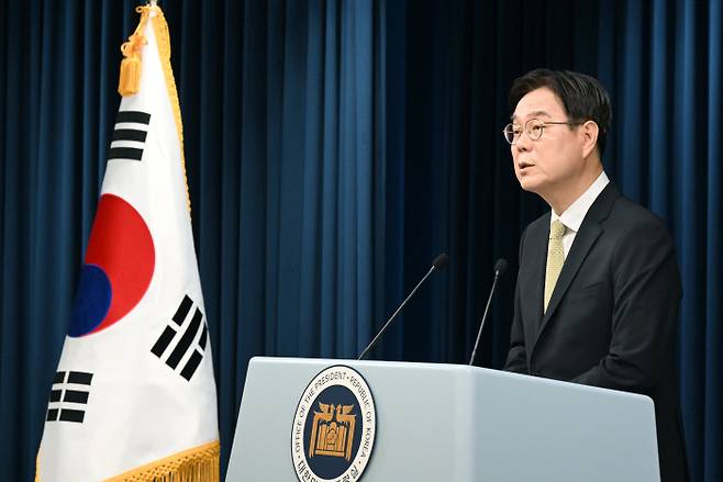 국정기획수석이 발표 이관섭 대통령실 국정기획수석이 4일 용산 대통령실 청사 브리핑실에서 비영리 민간단체 감사 결과와 관련해 발언하고 있다. 대통령실사진기자단