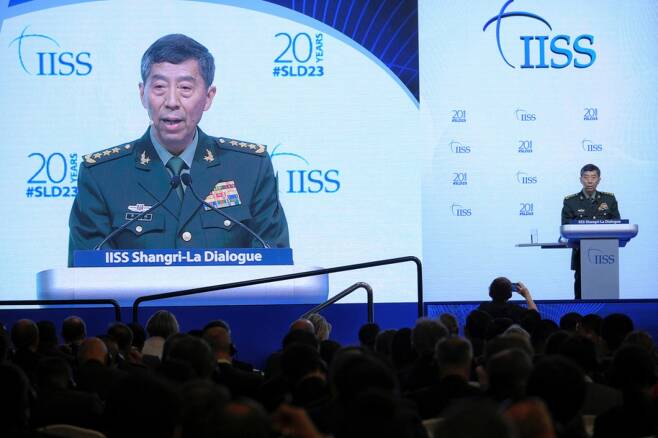 리샹푸 중국 국방부 장관이 4일(현지시간) 싱가포르에서 열린 제20차 '아시아 안보회의'에서 연설하고 있다. /사진=로이터통신