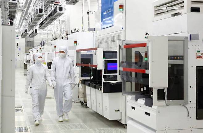 반도체 제조 공장 모습 [삼성전자 제공]